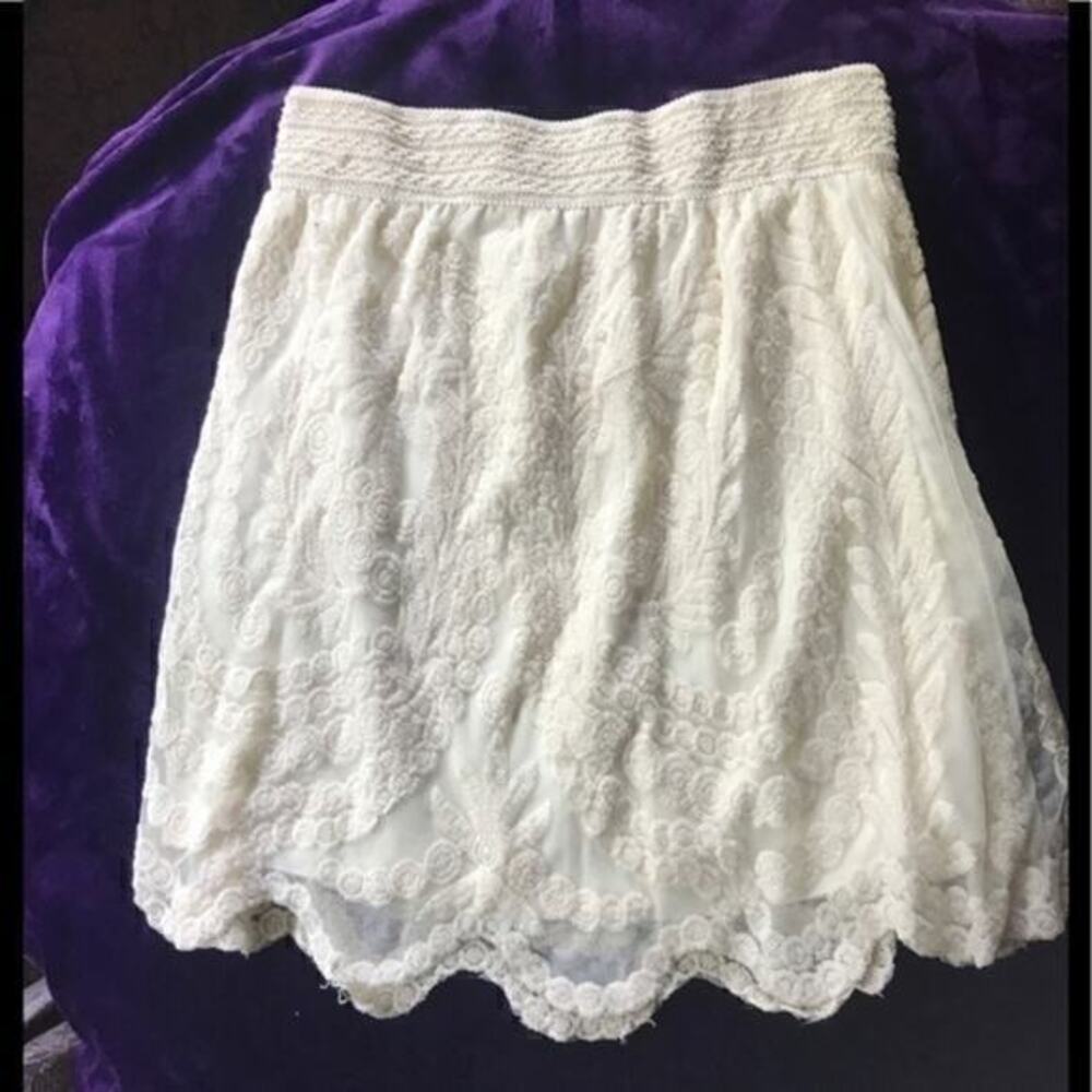 Alya Ivory Lace‎ Skirt Size M